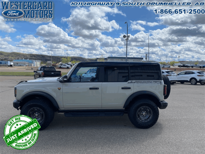 2025 Ford Bronco Badlands - Image 2