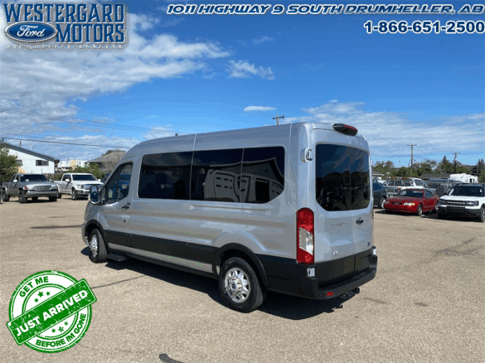 2024 Ford Transit Passenger Wagon XLT - Image 3