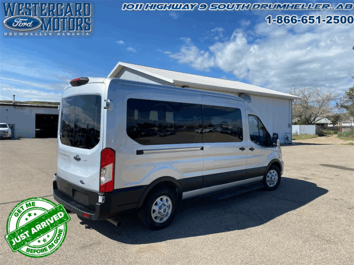 2024 Ford Transit Passenger Wagon XLT - Image 5