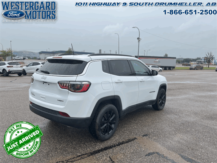 2024 Jeep Compass LATITUDE  - Low Mileage - Image 17
