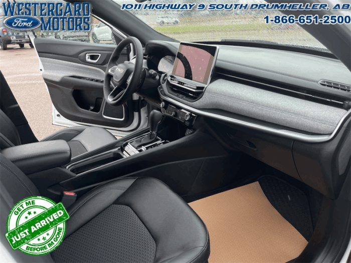 2024 Jeep Compass LATITUDE  - Low Mileage - Image 19