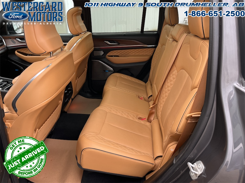 2023 Jeep Grand Cherokee Summit - Sunroof - Cooled Seats - Image 10