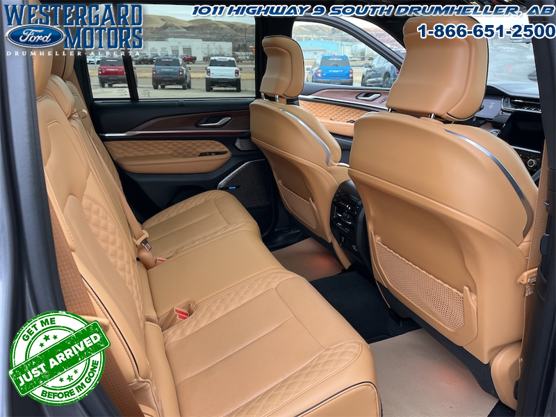 2023 Jeep Grand Cherokee Summit - Sunroof - Cooled Seats - Image 12