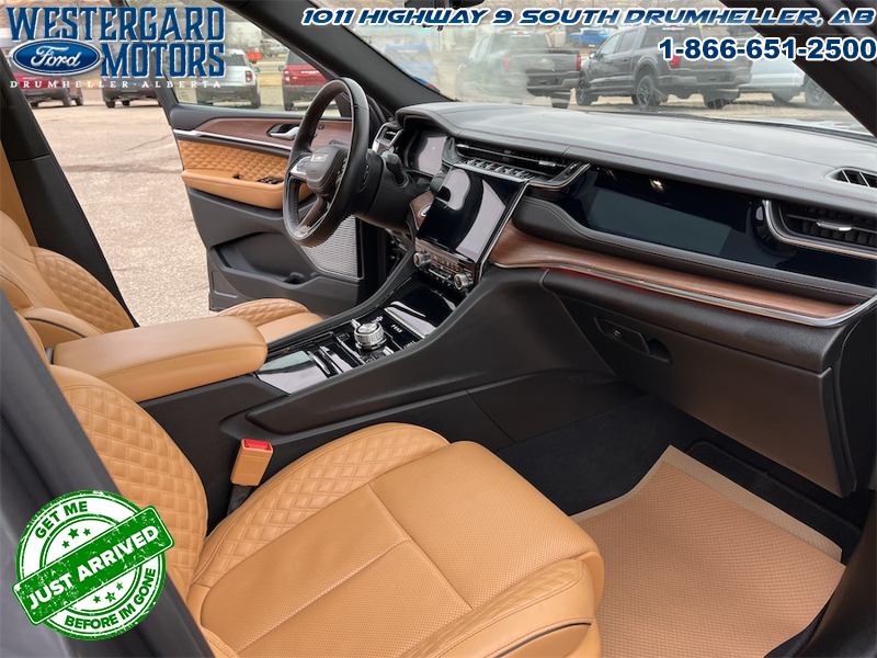 2023 Jeep Grand Cherokee Summit - Sunroof - Cooled Seats - Image 13