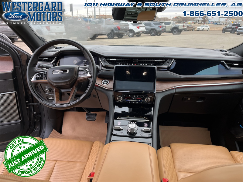 2023 Jeep Grand Cherokee Summit - Sunroof - Cooled Seats - Image 14