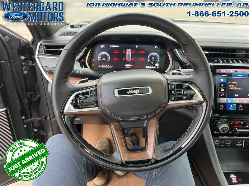 2023 Jeep Grand Cherokee Summit - Sunroof - Cooled Seats - Image 17